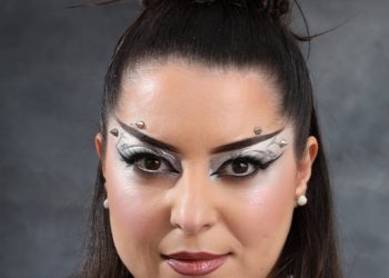 Rock Espiritualizado: Sylvestra Bianchi Rompe Barreiras com ‘ Do Rock ao Cosmos’