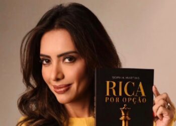 Lançamento de “Rica por Opção”, de Sophia Martins, chega ao Brasil com estreia nacional em Balneário Camboriú