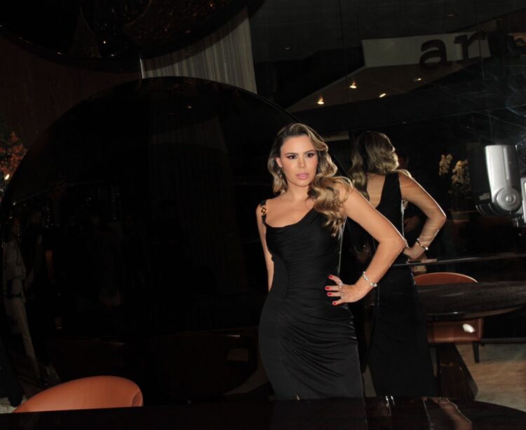 Camila Pimenta estreia na Mostra Artefacto na edição de 50 anos da marca e transforma vitrine em arquitetura