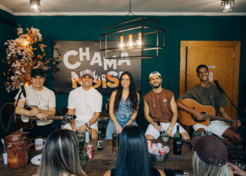 Chama Nóis estreia no Villa Country e apresenta nova label do selo Chama Play