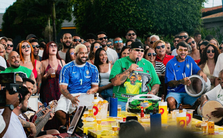 Você e seus amigos podem ganhar um pocket show do Menos é Mais! Grupo lança campanha nacional inspirada na Copa
