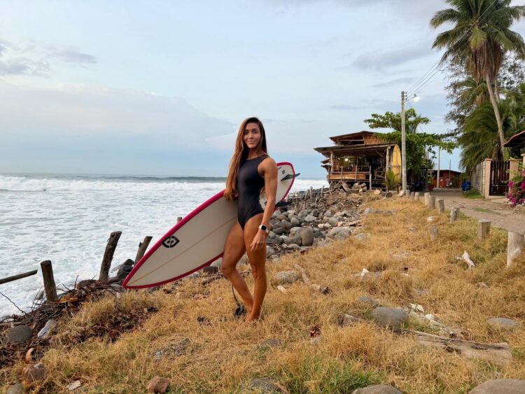 Tayane Dalazen inicia treinos com preparador de Gabriel Medina, e afirma: “É possível unir alta performance na carreira e no esporte”