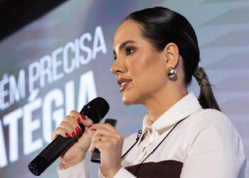 Dra. Dafine Saraiva embarca para Nova York em busca de novas técnicas internacionais de harmonização facial natural