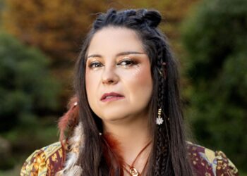 Sylvestra Bianchi lança “Camomila”, faixa inspirada em saberes ancestrais e cura emocional