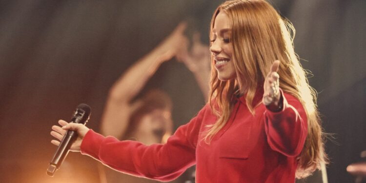 Julliany Souza se torna a artista gospel brasileira mais ouvida do Spotify, com 6 milhões 