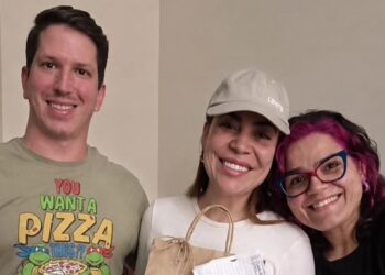 Naiara Azevedo se emociona ao conhecer história de fã e presta homenagem durante show em São Joaquim da Barra (SP)