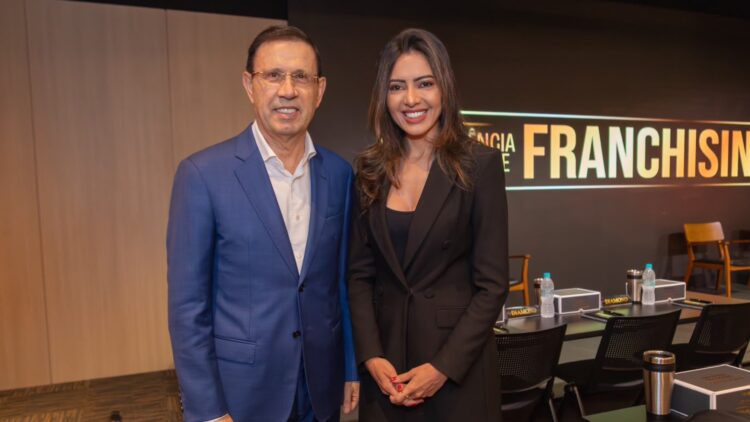 Carlos Wizard lidera Conferência Nacional de Franchising e reúne empresários em São Paulo