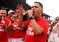 Tom Maior apresenta samba-enredo para o Carnaval 2027 com uma reflexão sobre fé, alimento e a força da união