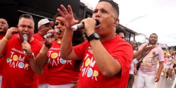 Tom Maior apresenta samba-enredo para o Carnaval 2027 com uma reflexão sobre fé, alimento e a força da união